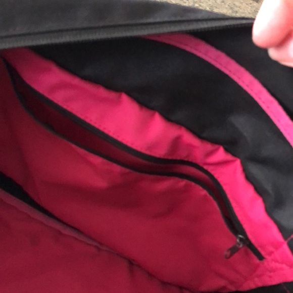 Nike Duffel bag with inside zipper!🖤💗🖤 - Picture 2 of 2
